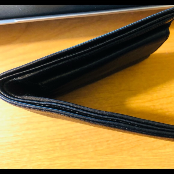 🤩🤩Authentic Gucci Wallet🤩🤩 - Picture 5 of 9